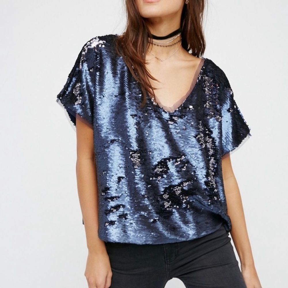 Free People We The Free Glitz It Reversible Sequin Top Blue Silver Blouse Sz XS